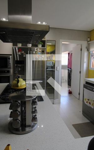 Apartamento à venda com 237m², 4 quartos e 4 vagasCozinha