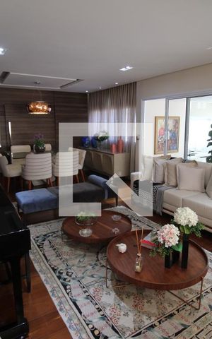 Apartamento à venda com 237m², 4 quartos e 4 vagasSala