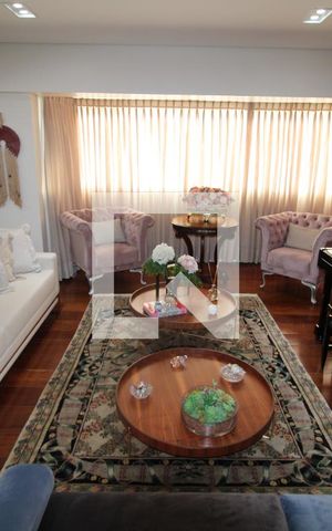 Apartamento à venda com 237m², 4 quartos e 4 vagasSala