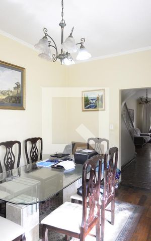 Casa à venda com 138m², 2 quartos e 3 vagasSala