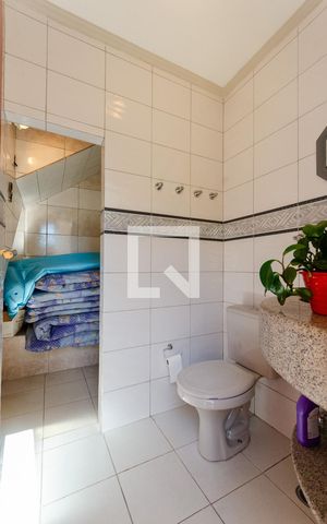 Casa à venda com 520m², 4 quartos e 3 vagas Casa à venda com 520m², 4 quartos e 3 vagasBanheiro 7