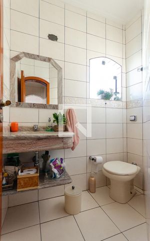 Casa à venda com 520m², 4 quartos e 3 vagas Casa à venda com 520m², 4 quartos e 3 vagasBanheiro 5