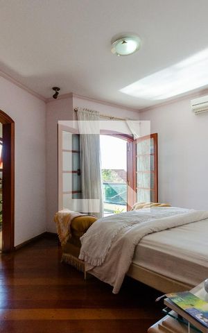 Casa à venda com 520m², 4 quartos e 3 vagas Casa à venda com 520m², 4 quartos e 3 vagasSuíte 1
