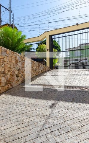 Casa à venda com 520m², 4 quartos e 3 vagas Casa à venda com 520m², 4 quartos e 3 vagasGaragem