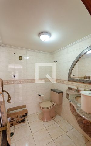 Casa à venda com 520m², 4 quartos e 3 vagas Casa à venda com 520m², 4 quartos e 3 vagasBanheiro 5