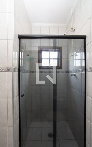Casa à venda com 150m², 3 quartos e 4 vagas Casa à venda com 150m², 3 quartos e 4 vagasBanheiro Corredor