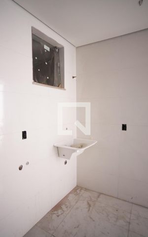 Casa à venda com 83m², 2 quartos e 1 vaga Casa à venda com 83m², 2 quartos e 1 vagaCozinha e Área de Serviço
