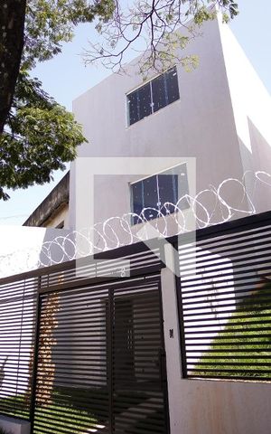 Casa à venda com 96m², 2 quartos e 2 vagas Casa à venda com 96m², 2 quartos e 2 vagasFachada