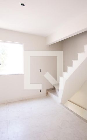 Casa à venda com 96m², 2 quartos e 2 vagas Casa à venda com 96m², 2 quartos e 2 vagasSala