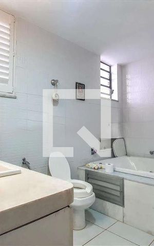 Casa à venda com 391m², 4 quartos e 3 vagasbanheiro 1