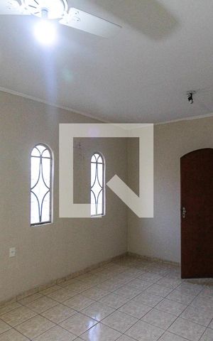 Casa para alugar com 250m², 3 quartos e 3 vagas Casa para alugar com 250m², 3 quartos e 3 vagasSuite