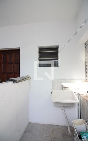 Casa para alugar com 50m², 2 quartos e 1 vagaÁrea de Serviço