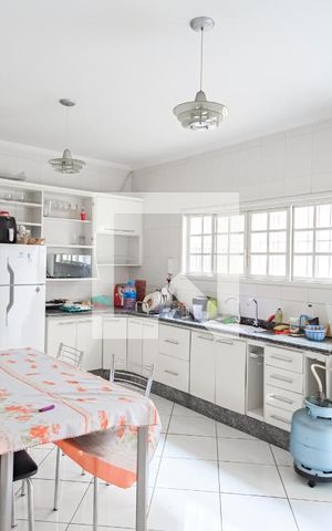 Casa à venda com 360m², 7 quartos e 3 vagas Casa à venda com 360m², 7 quartos e 3 vagasCozinha