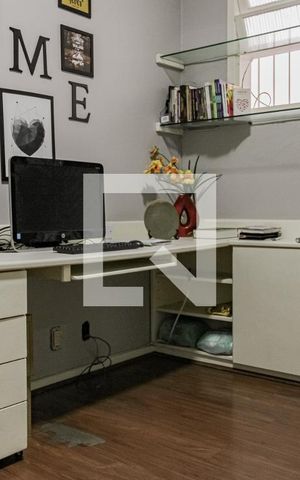 Apartamento à venda com 202m², 4 quartos e 3 vagas Apartamento à venda com 202m², 4 quartos e 3 vagasEscritório