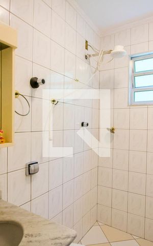 Casa à venda com 200m², 3 quartos e 2 vagas Casa à venda com 200m², 3 quartos e 2 vagasBanheiro social 2