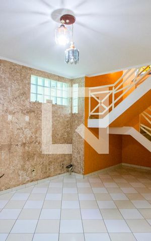 Casa à venda com 200m², 3 quartos e 2 vagas Casa à venda com 200m², 3 quartos e 2 vagasSala