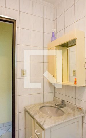 Casa à venda com 200m², 3 quartos e 2 vagas Casa à venda com 200m², 3 quartos e 2 vagasBanheiro social 2