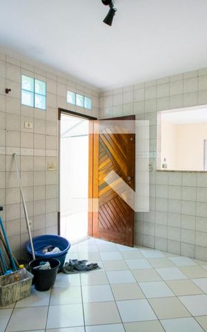 Casa à venda com 200m², 3 quartos e 2 vagas Casa à venda com 200m², 3 quartos e 2 vagasCozinha
