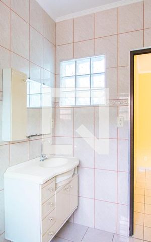 Casa à venda com 200m², 3 quartos e 2 vagas Casa à venda com 200m², 3 quartos e 2 vagasSuíte