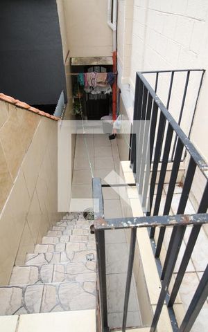Casa à venda com 150m², 3 quartos e 2 vagasEscada