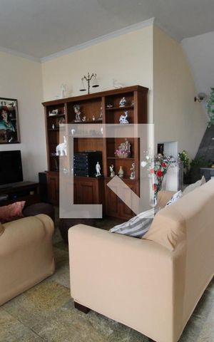 Casa de condomínio à venda com 480m², 4 quartos e 3 vagasSala