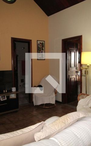Casa de condomínio à venda com 480m², 4 quartos e 3 vagasSala do segundo andar