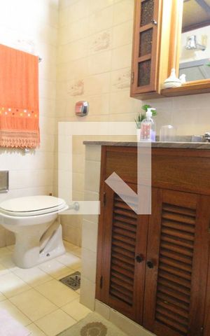 Casa de condomínio à venda com 480m², 4 quartos e 3 vagasBanheiro social