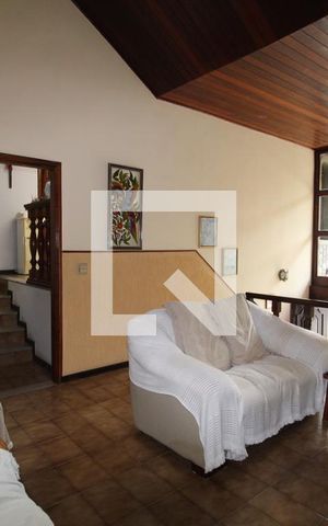 Casa de condomínio à venda com 480m², 4 quartos e 3 vagasSala do segundo andar