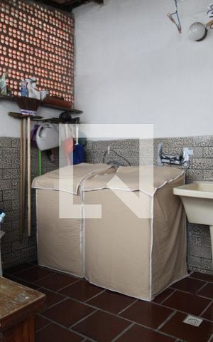 Casa de condomínio à venda com 480m², 4 quartos e 3 vagasÁrea de serviço