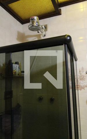 Casa de condomínio à venda com 480m², 4 quartos e 3 vagasBanheiro da suíte 2