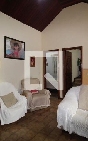 Casa de condomínio à venda com 480m², 4 quartos e 3 vagasSala do segundo andar