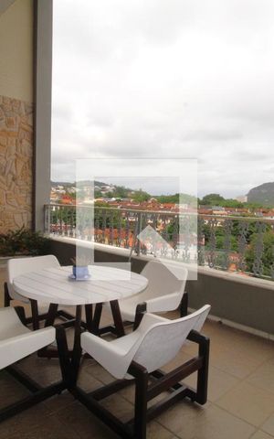 Casa de condomínio à venda com 480m², 4 quartos e 3 vagasVaranda da sala