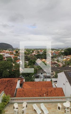 Casa de condomínio à venda com 480m², 4 quartos e 3 vagasVaranda que comunica o quarto 1 a suíte 1 - Vista