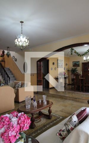 Casa de condomínio à venda com 480m², 4 quartos e 3 vagasSala