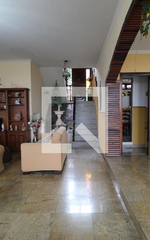 Casa de condomínio à venda com 480m², 4 quartos e 3 vagasSala