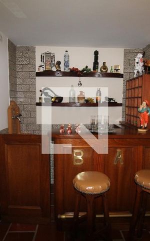 Casa de condomínio à venda com 480m², 4 quartos e 3 vagasAdega