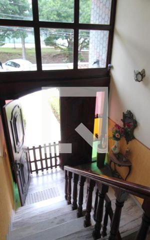 Casa de condomínio à venda com 480m², 4 quartos e 3 vagasEntrada