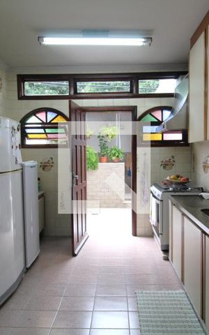 Casa de condomínio à venda com 480m², 4 quartos e 3 vagasCozinha