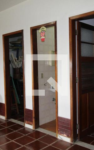 Casa de condomínio à venda com 480m², 4 quartos e 3 vagasAteliê, banheiro e despensa