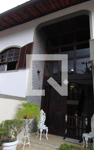 Casa de condomínio à venda com 480m², 4 quartos e 3 vagasEntrada
