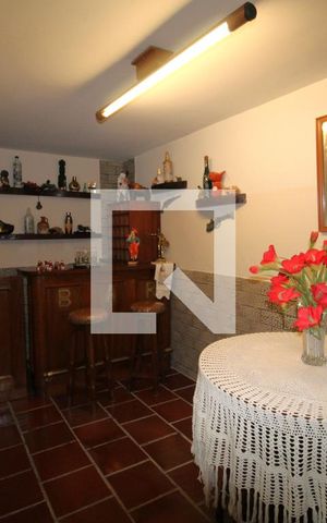 Casa de condomínio à venda com 480m², 4 quartos e 3 vagasAdega