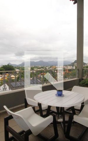 Casa de condomínio à venda com 480m², 4 quartos e 3 vagasVaranda da sala