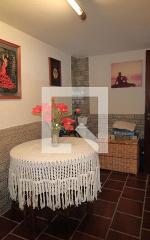 Casa de condomínio à venda com 480m², 4 quartos e 3 vagasAdega
