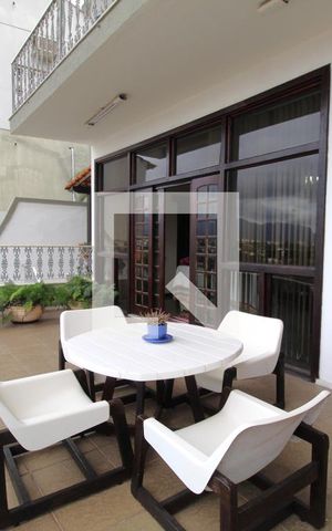 Casa de condomínio à venda com 480m², 4 quartos e 3 vagasVaranda da sala