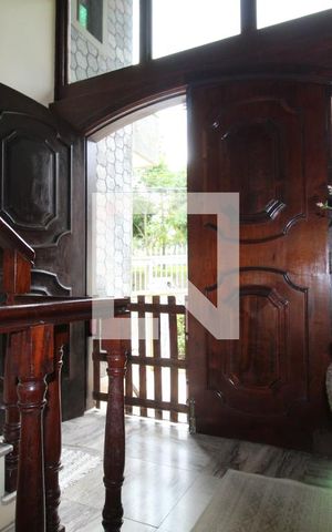 Casa de condomínio à venda com 480m², 4 quartos e 3 vagasEntrada