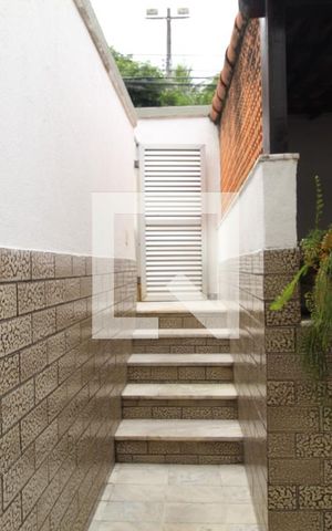 Casa de condomínio à venda com 480m², 4 quartos e 3 vagasÁrea de serviço - Acesso a entrada da casa