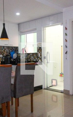 Casa à venda com 62m², 2 quartos e 2 vagas Casa à venda com 62m², 2 quartos e 2 vagasSala