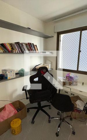 Apartamento à venda com 130m², 2 quartos e 2 vagas Apartamento à venda com 130m², 2 quartos e 2 vagasEscritório