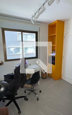 Apartamento à venda com 130m², 2 quartos e 2 vagas Apartamento à venda com 130m², 2 quartos e 2 vagasEscritório