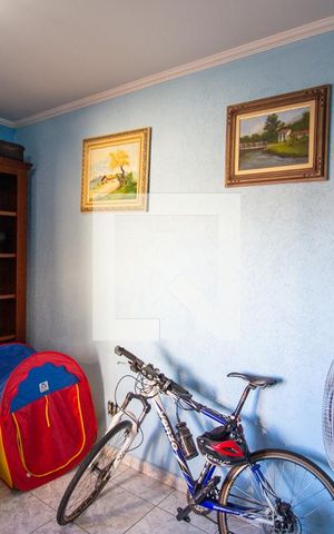 Casa à venda com 369m², 5 quartos e 3 vagas Casa à venda com 369m², 5 quartos e 3 vagasQuarto 4